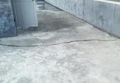 山城楼顶漏水维修公司分享下如何解决卫生间隐蔽部位漏水的问题?