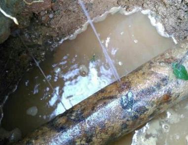 山城楼顶渗水维修公司分享下地暖漏水的原因及检测方法。